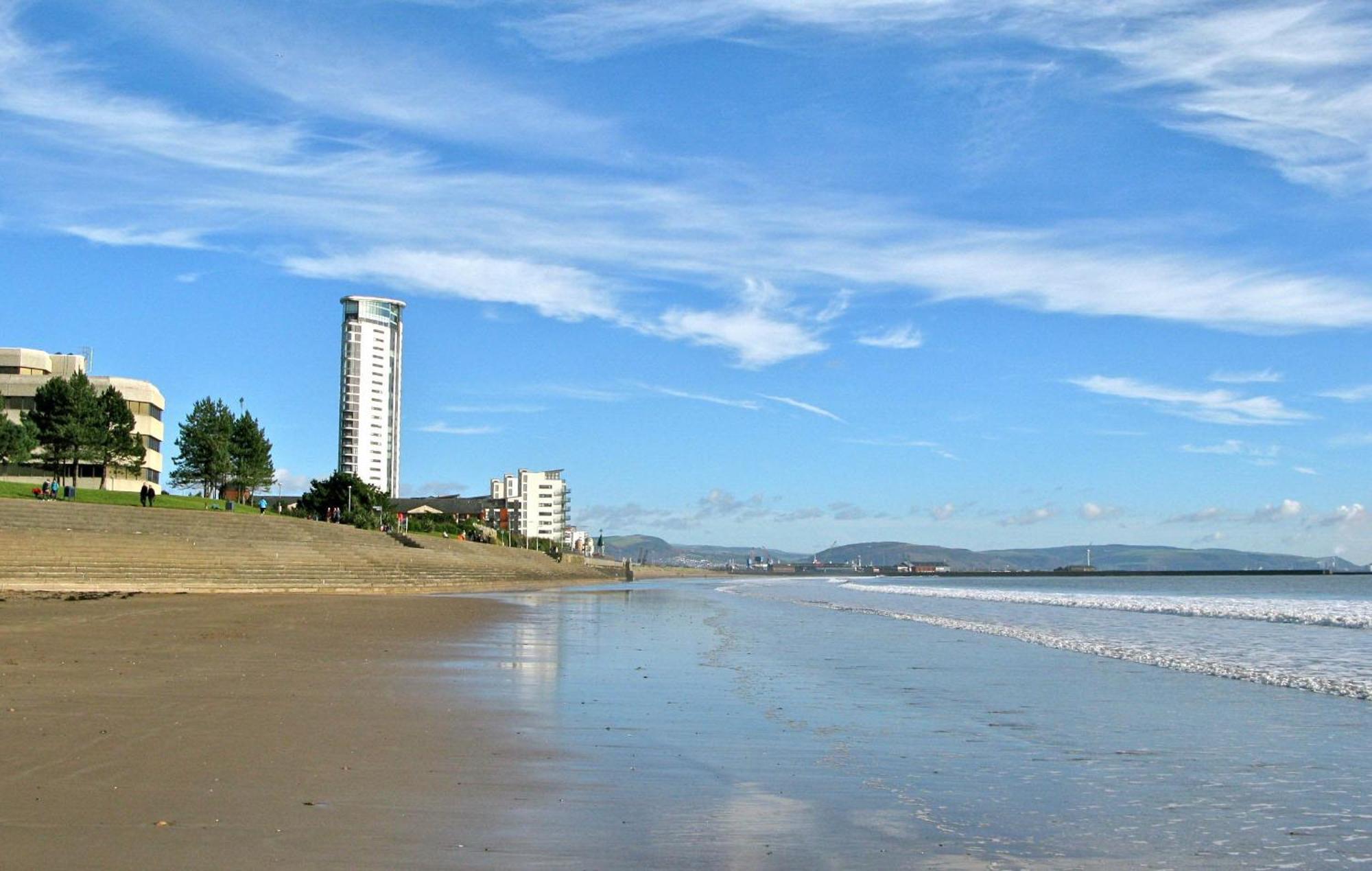 Coastline Apt Nearby The Beach 스완지 외부 사진
