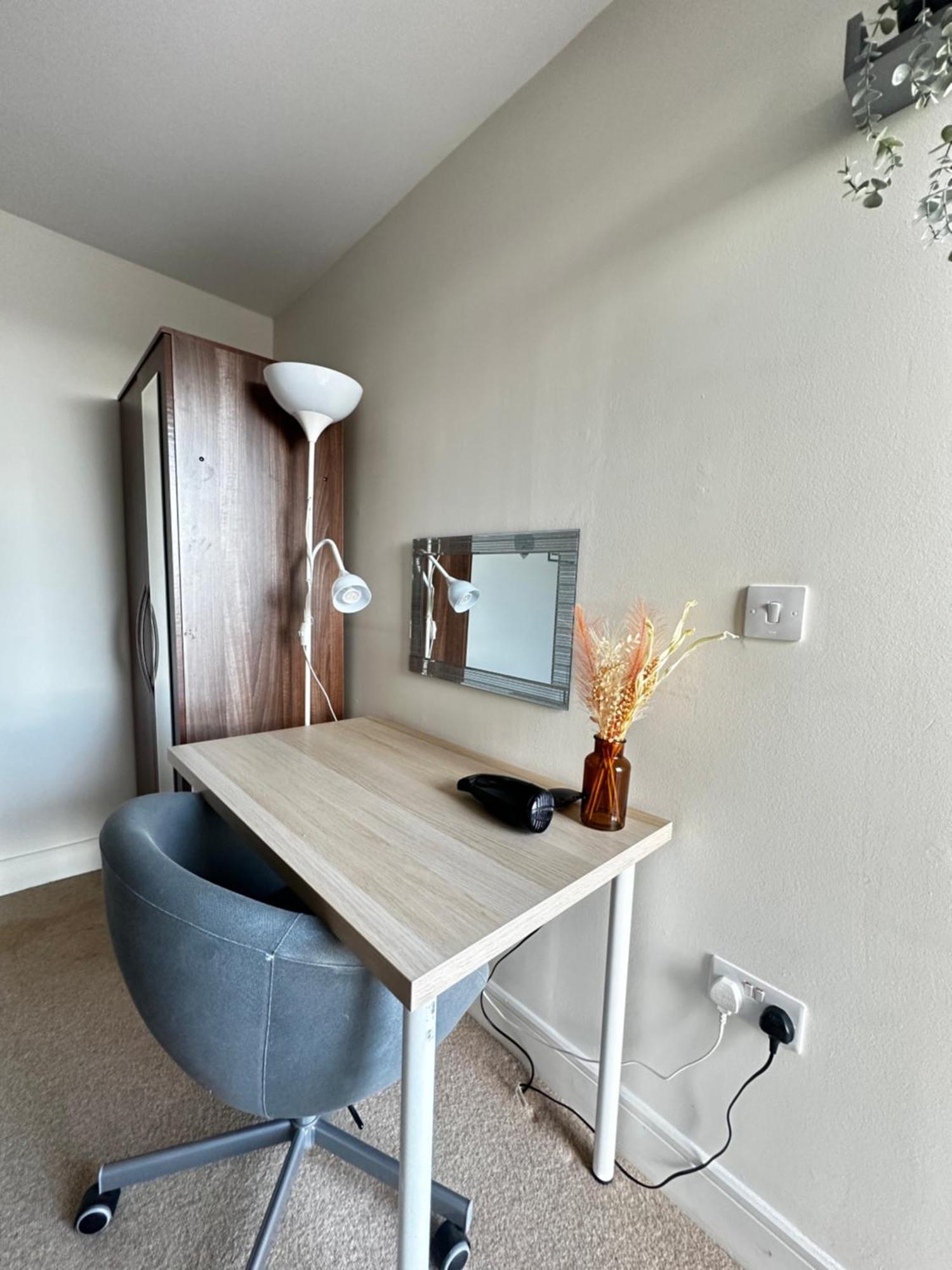 Coastline Apt Nearby The Beach 스완지 외부 사진