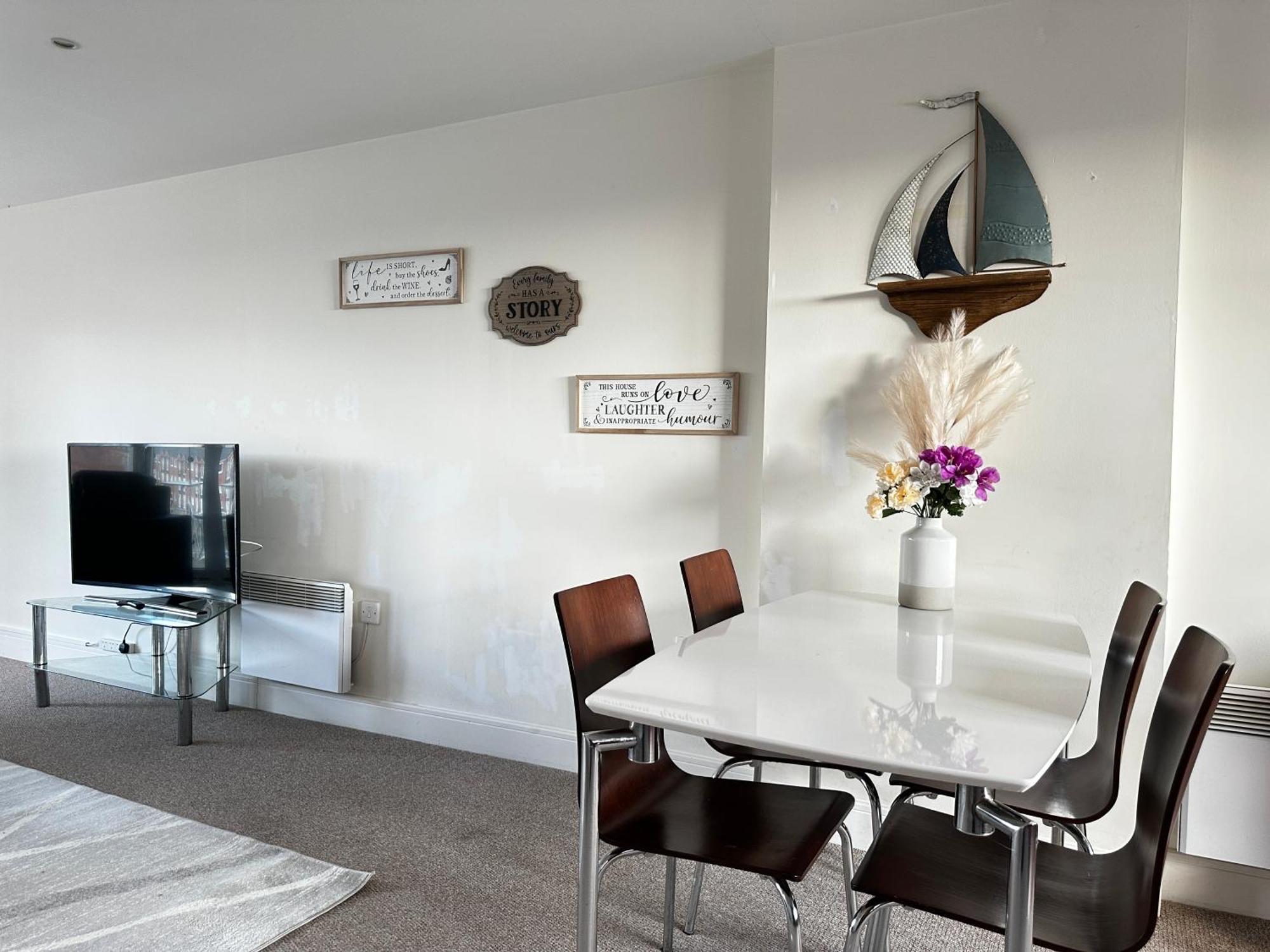 Coastline Apt Nearby The Beach 스완지 외부 사진