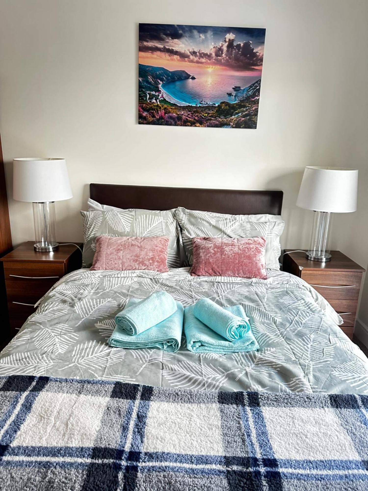 Coastline Apt Nearby The Beach 스완지 외부 사진